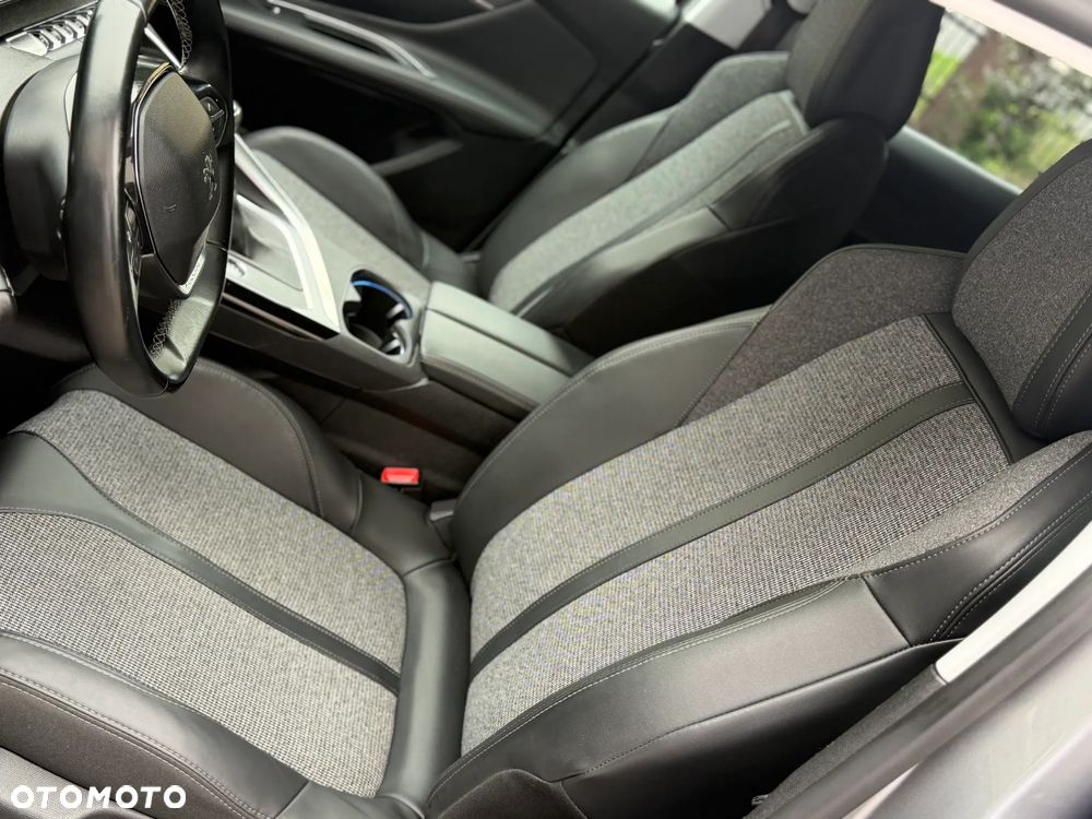 Peugeot 3008 1.2 PureTech Allure S&S - 27