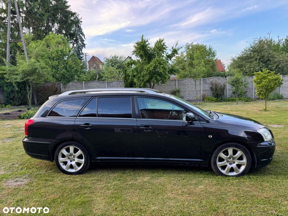 Toyota Avensis - 2