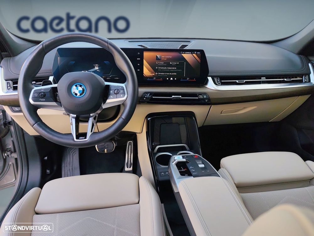 BMW iX1 eDrive20 Pack Desportivo M - 12