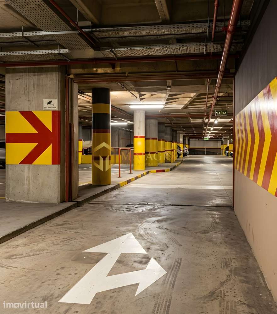 Oportunidade Única: Lugar de Garagem no Edifício Mota Galiza no Porto - Grande imagem: 2/6