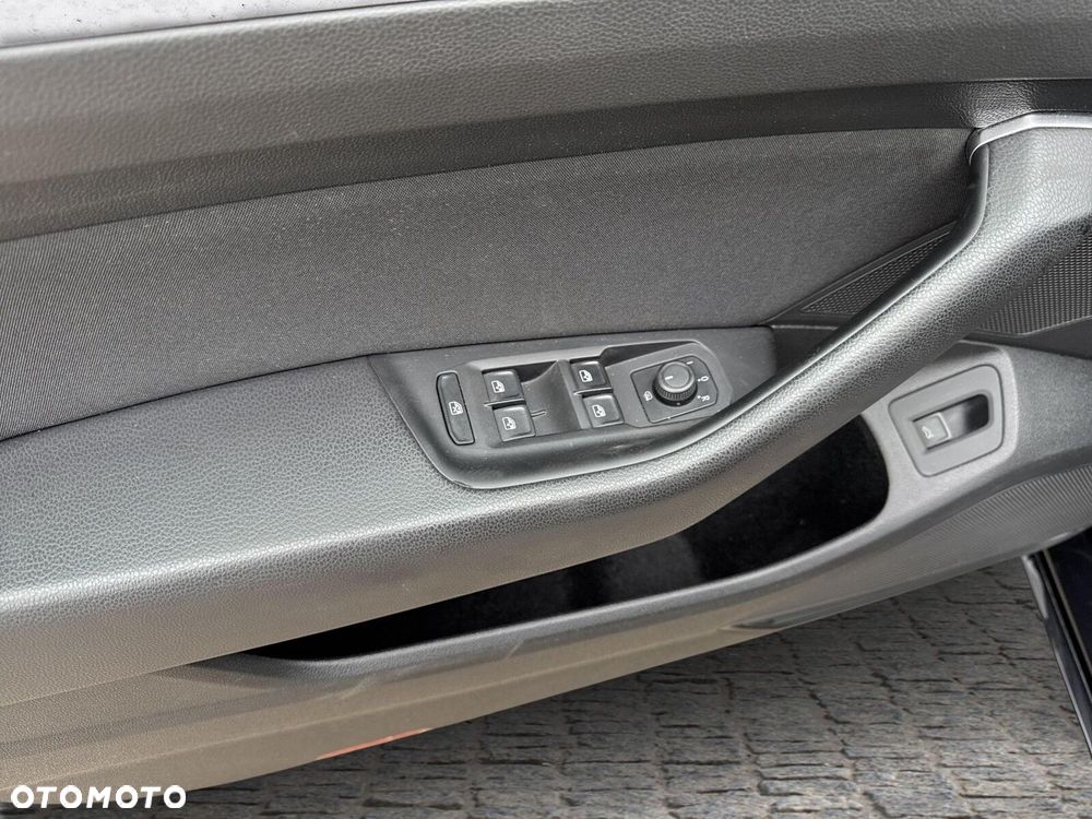 Volkswagen Passat - 20