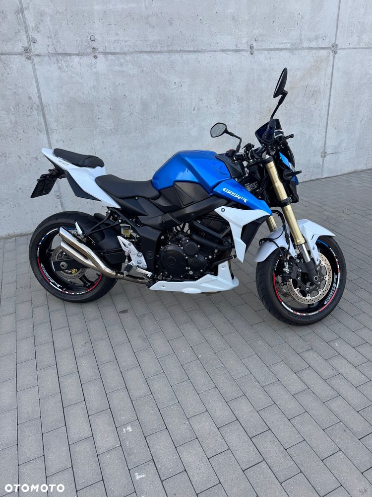 Suzuki GSR - 3