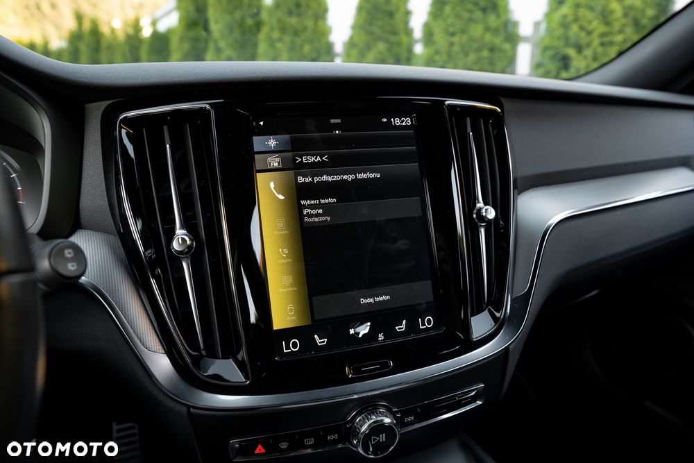 Volvo V60 B5 B R-Design - 34