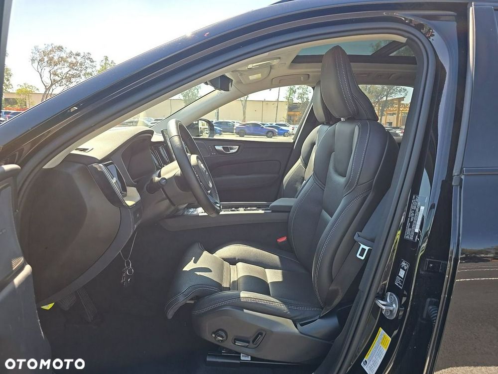 Volvo XC 60 B5 B AWD Ultra Dark - 6