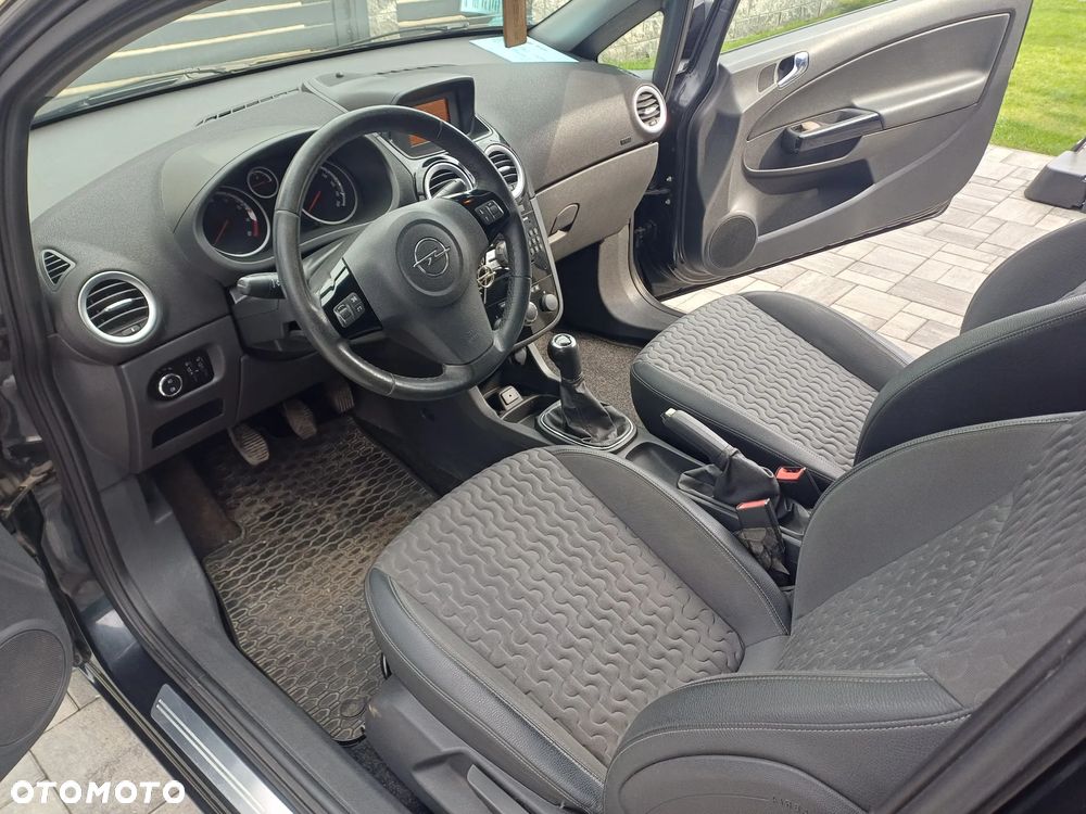 Opel Corsa 1.4 16V Cosmo - 7