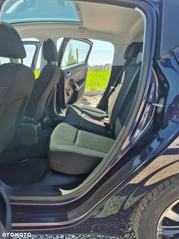 Peugeot 208 - 22