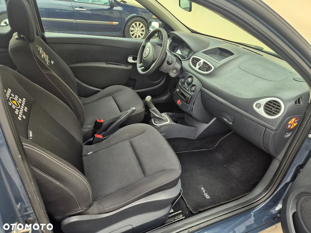 Renault Clio 1.2 16V 75 Yahoo - 8
