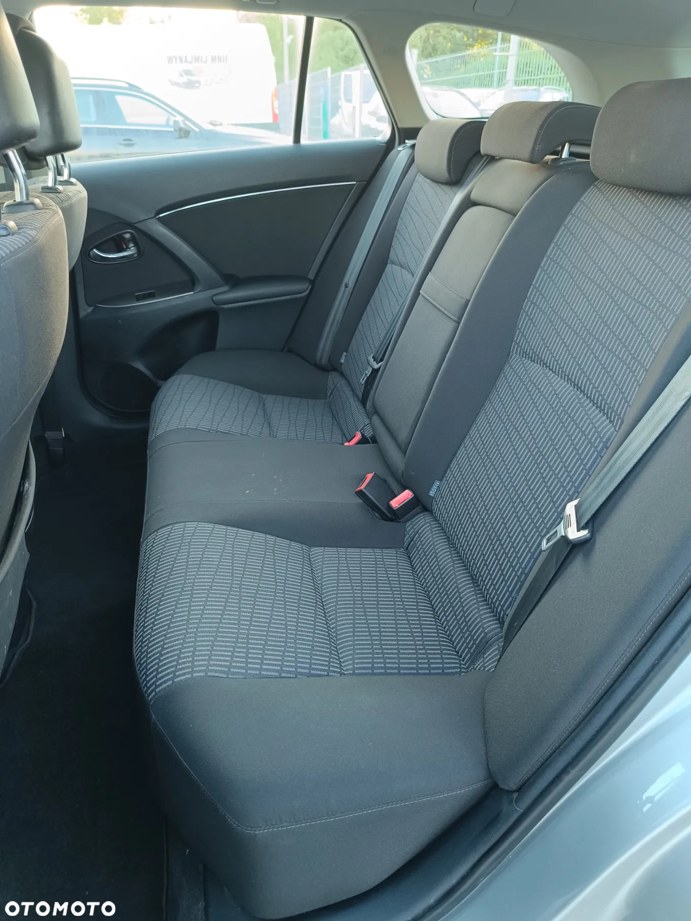 Toyota Avensis 2.0 D-4D Combi Executive - 21