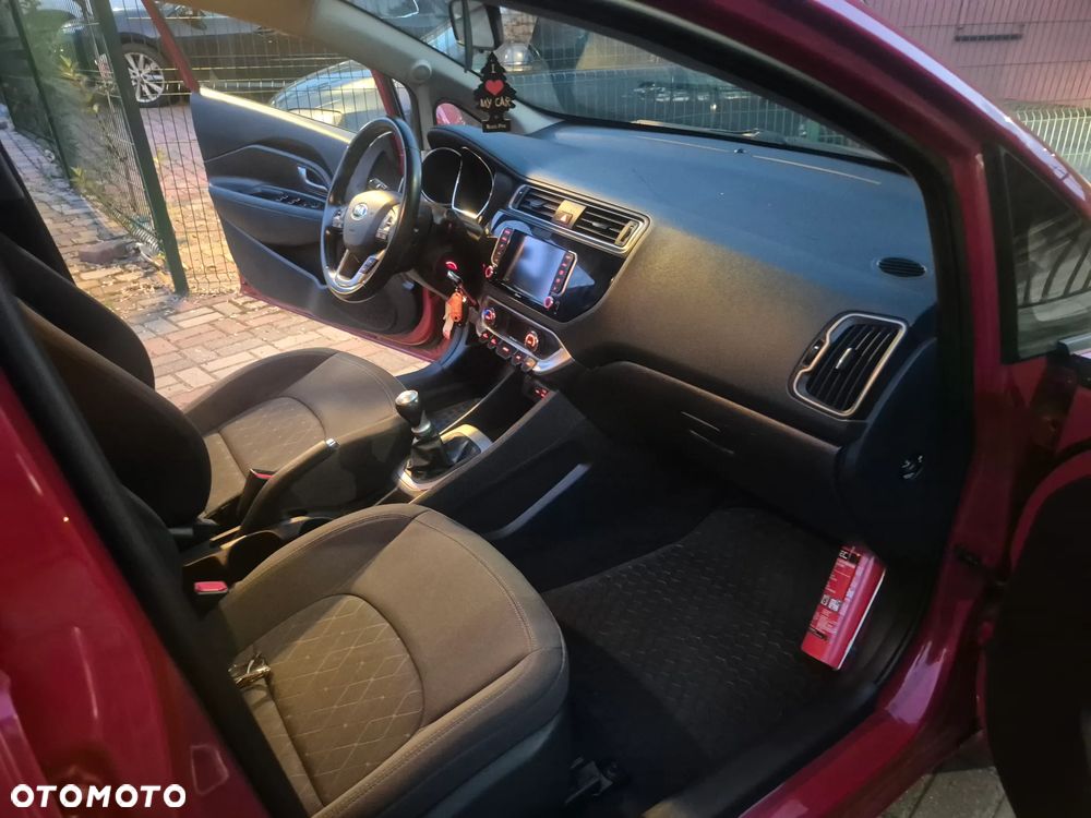 Kia Rio 1.2 Dream Team Edition - 21