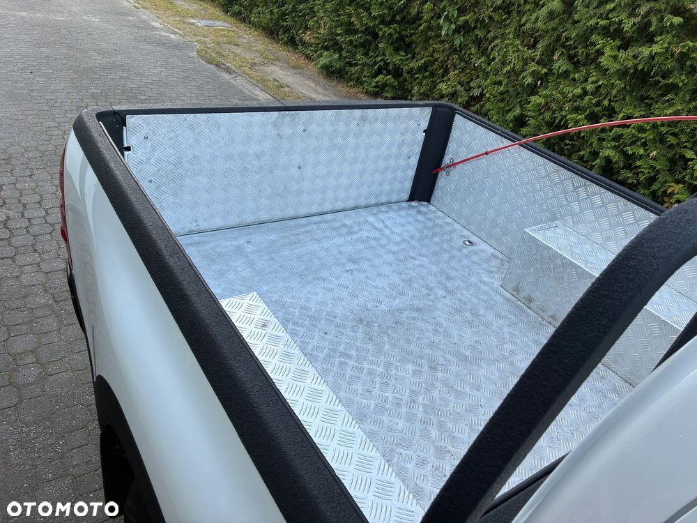 Toyota Hilux 2.4 D-4D Double Cab DLX 4x4 - 12