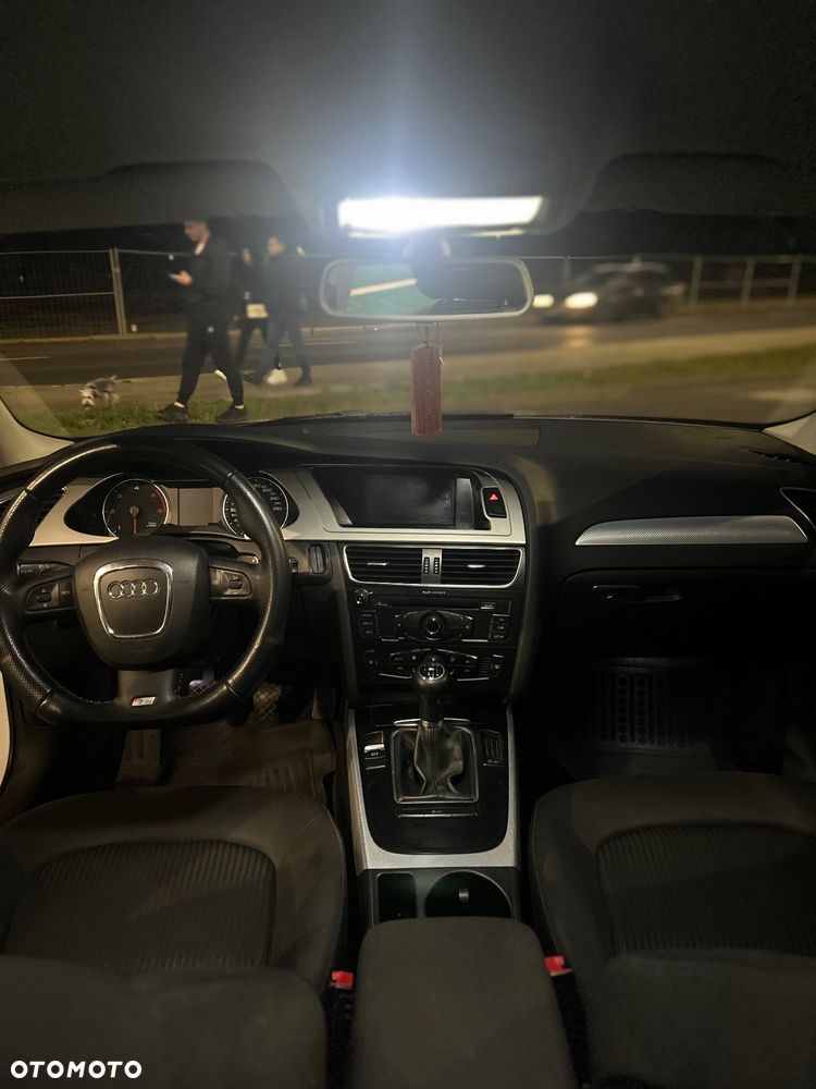 Audi A4 Limousine - 11