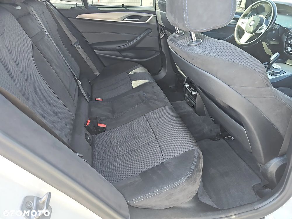 BMW Seria 5 520d xDrive - 22