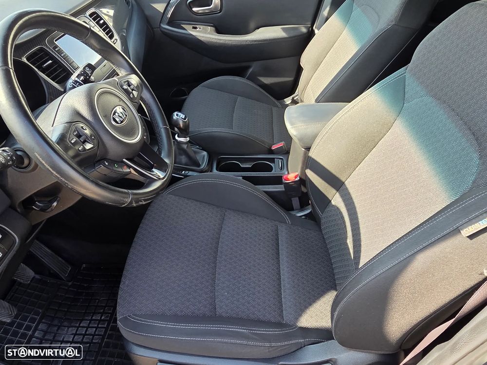 Kia Carens 1.7 CRDi ISG TX - 17