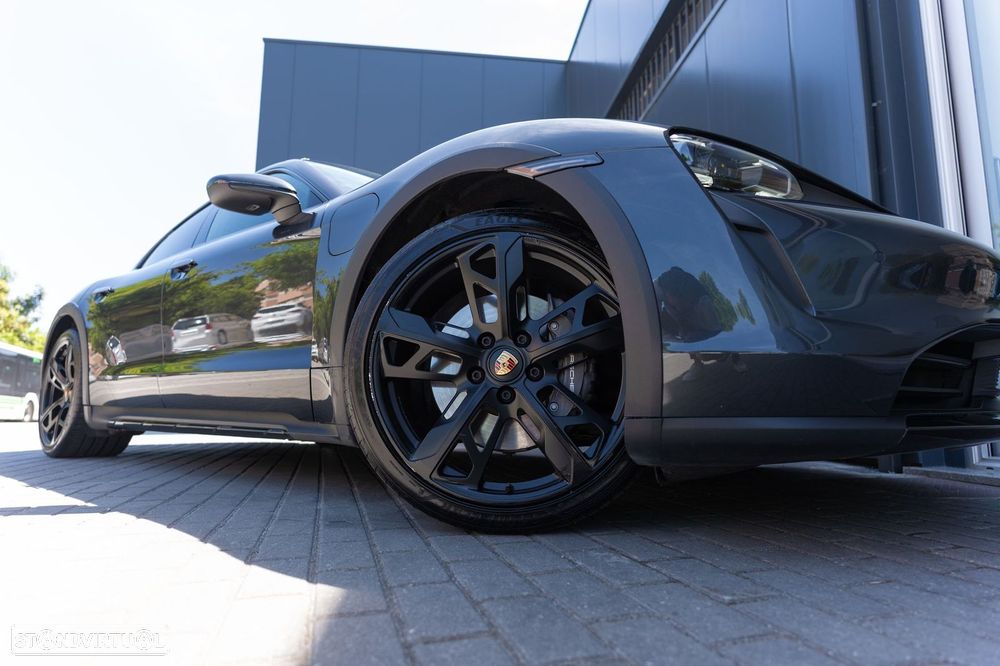 Porsche Taycan Cross Turismo 4 - 31