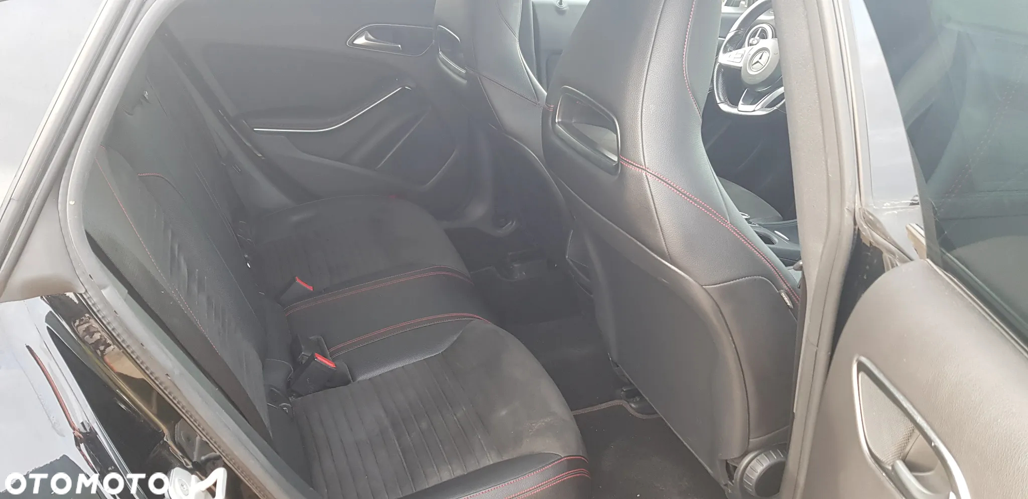 Mercedes-Benz CLA 180 AMG Line - 16