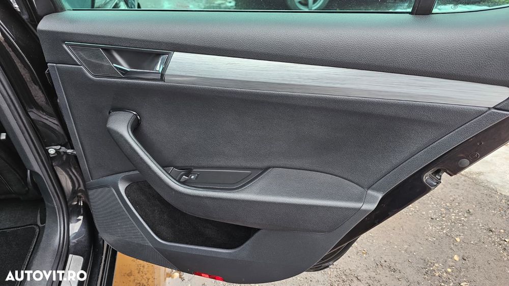 Skoda Superb 2.0 TDI DSG Premium Edition - 27