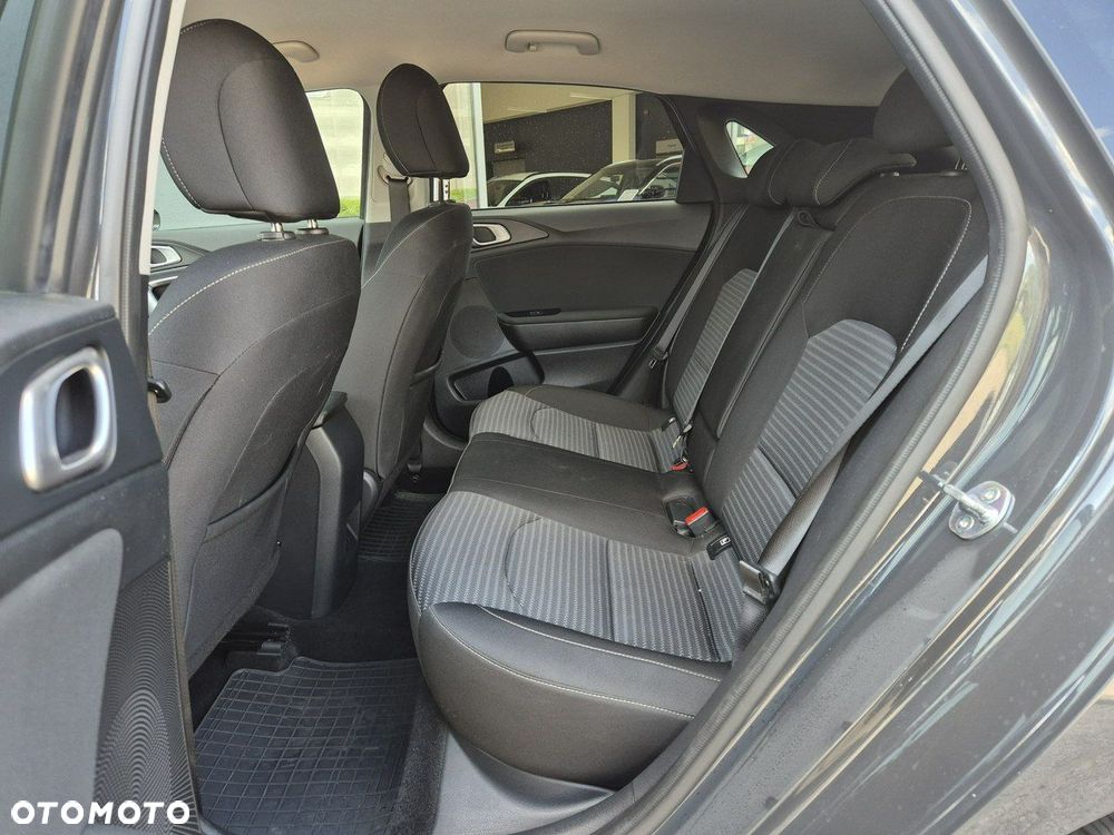 Kia Ceed - 14