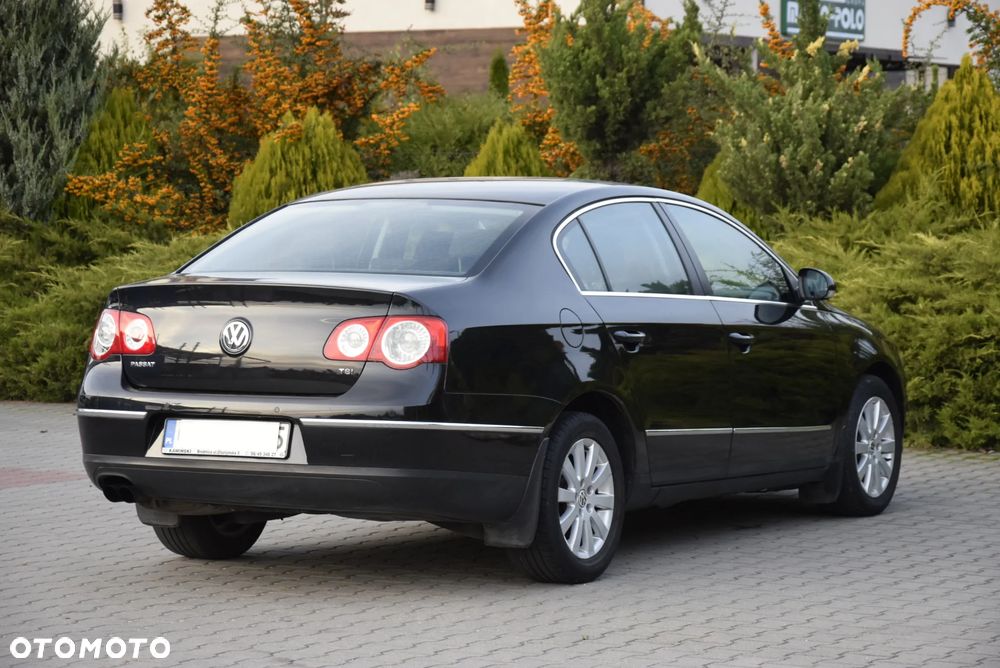 Volkswagen Passat 1.8 TSI Trendline - 8