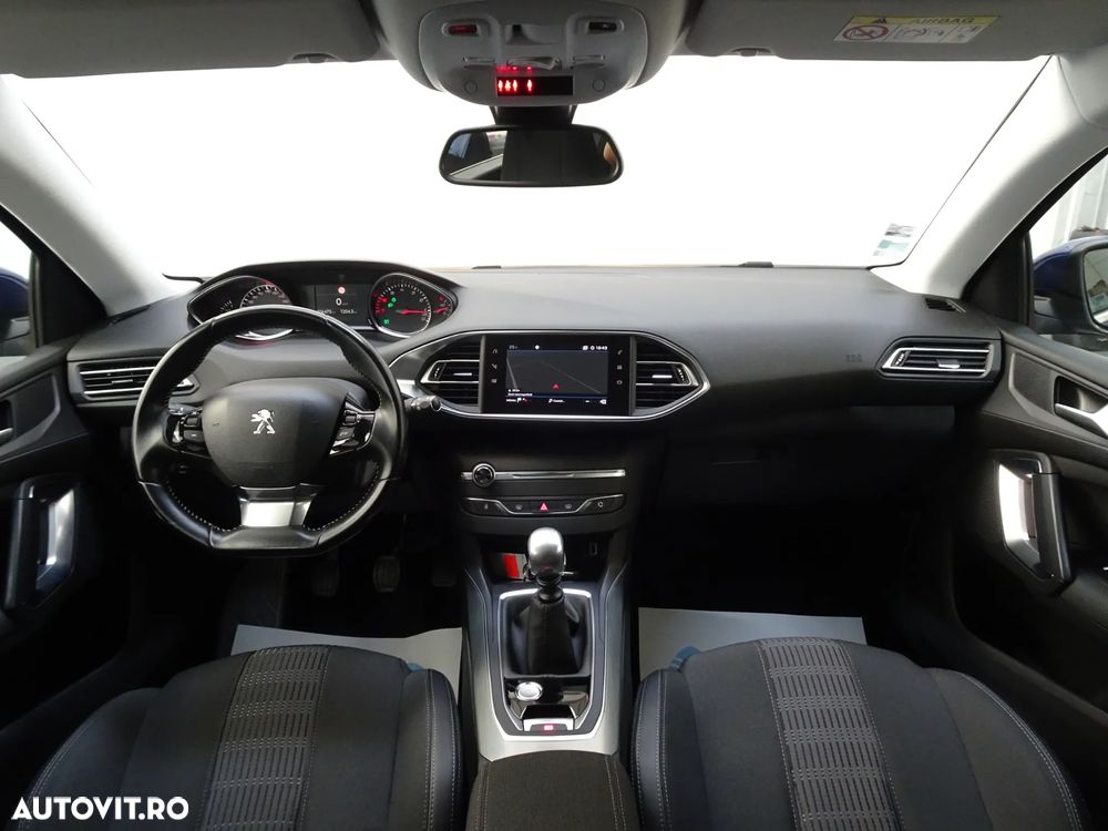 Peugeot 308 1.2 L PureTech Turbo S&S Allure - 3