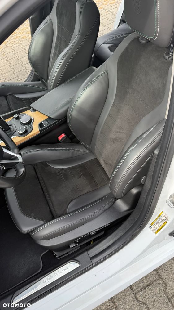 Alfa Romeo Giulia 2.0 Turbo 16V AT8 Veloce - 15