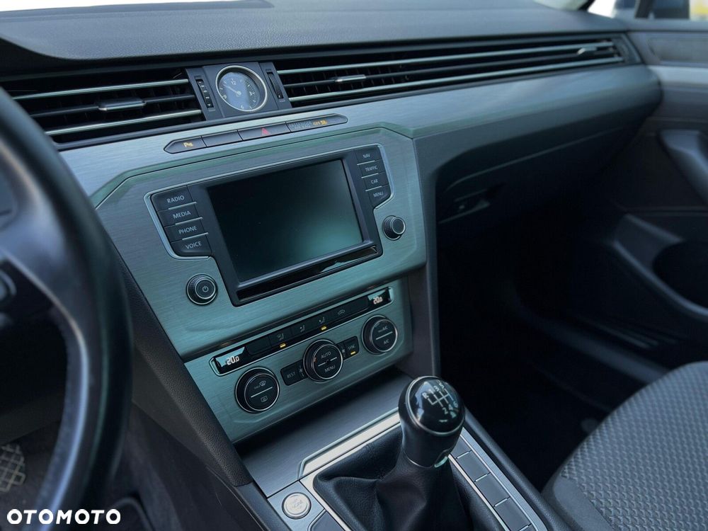 Volkswagen Passat 1.4 TSI BMT Trendline - 11