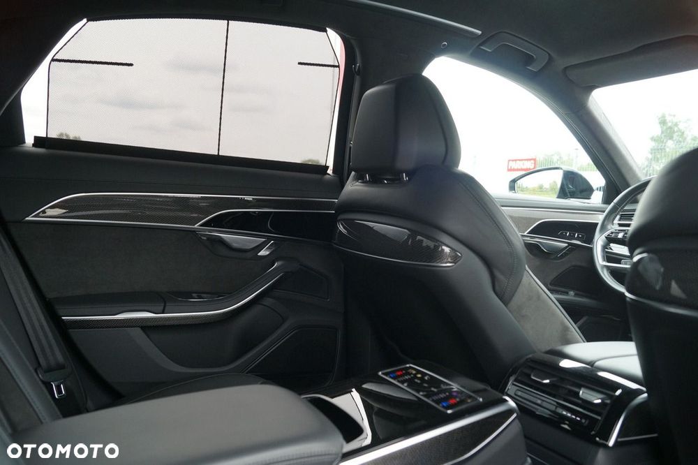 Audi S8 - 25