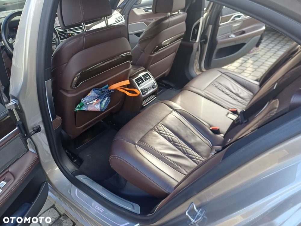 BMW Seria 7 750i xDrive - 10