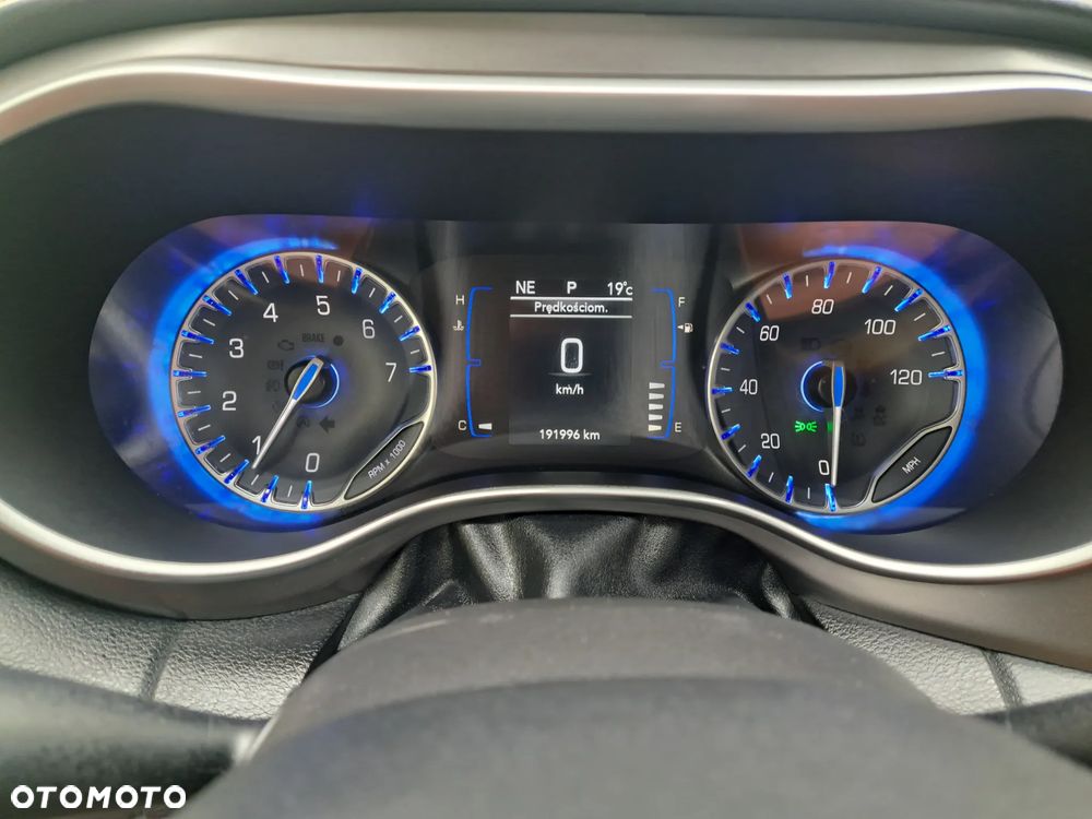 Chrysler Pacifica - 36