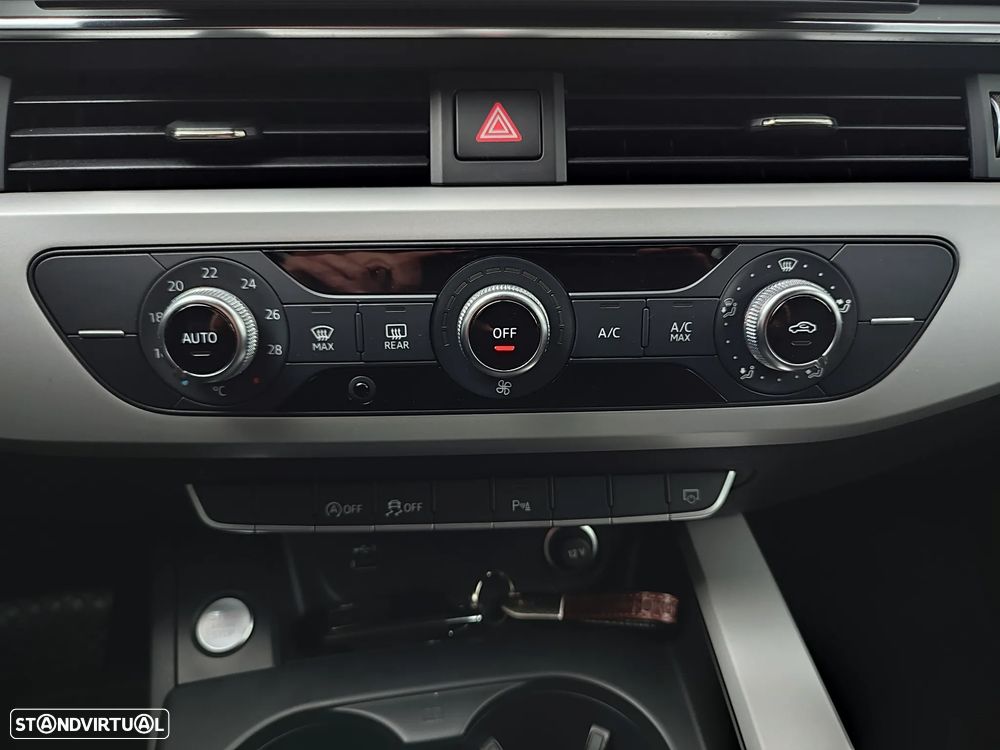 Audi A4 Avant 30 TDI S line S tronic - 14