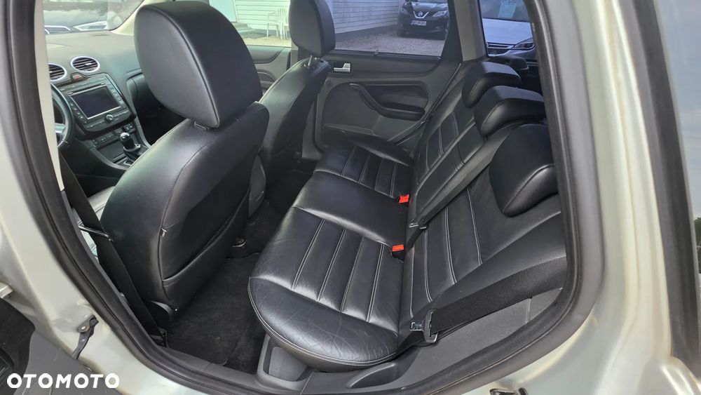 Ford Focus 1.6 Ghia - 9