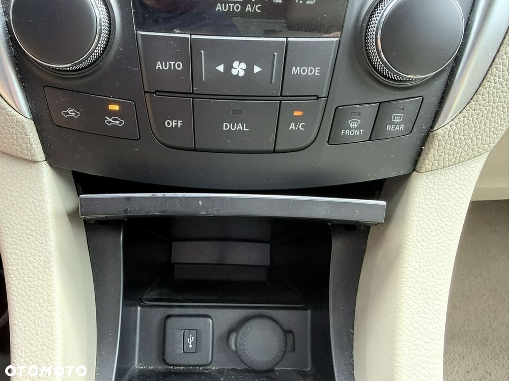 Suzuki Kizashi 2.4 4x4 CVT Sport - 24