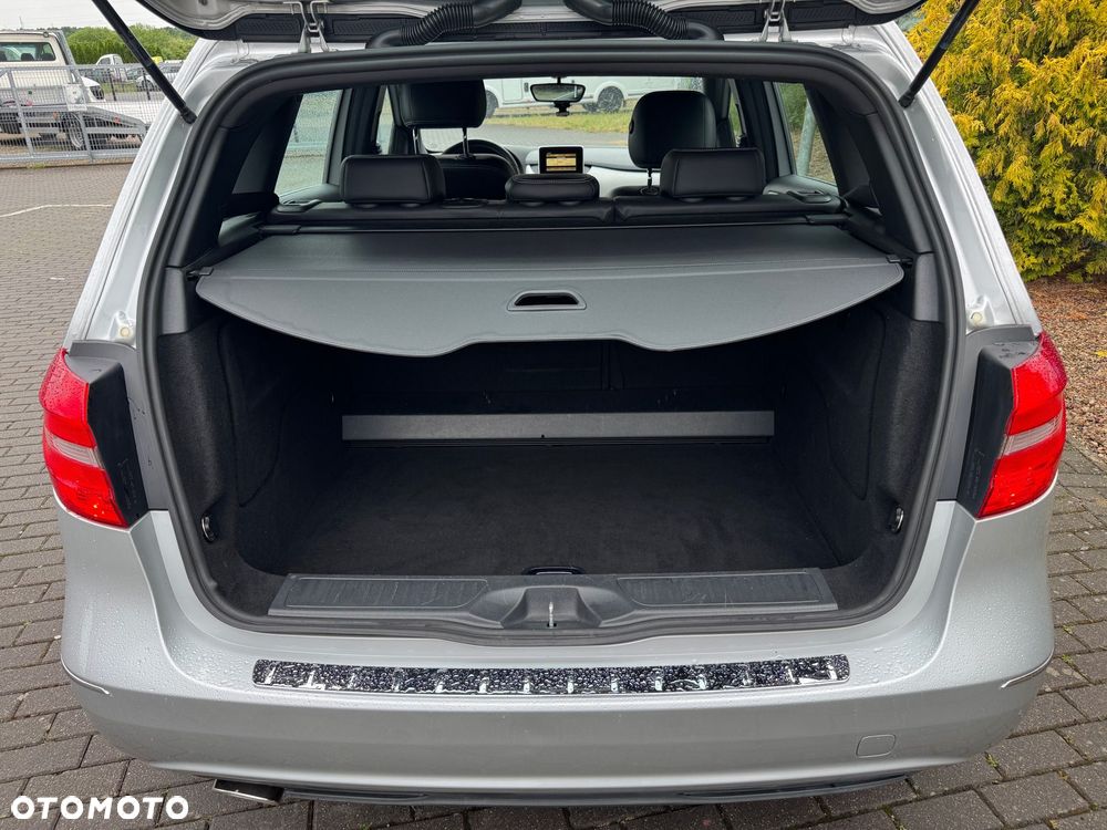 Mercedes-Benz Klasa B 180 Peak Edition - 28