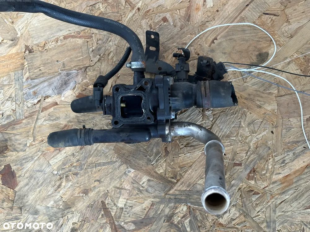 OBUDOWA TERMOSTATU OPEL ASTRA IV 1.6 B 12' A16XER - 2
