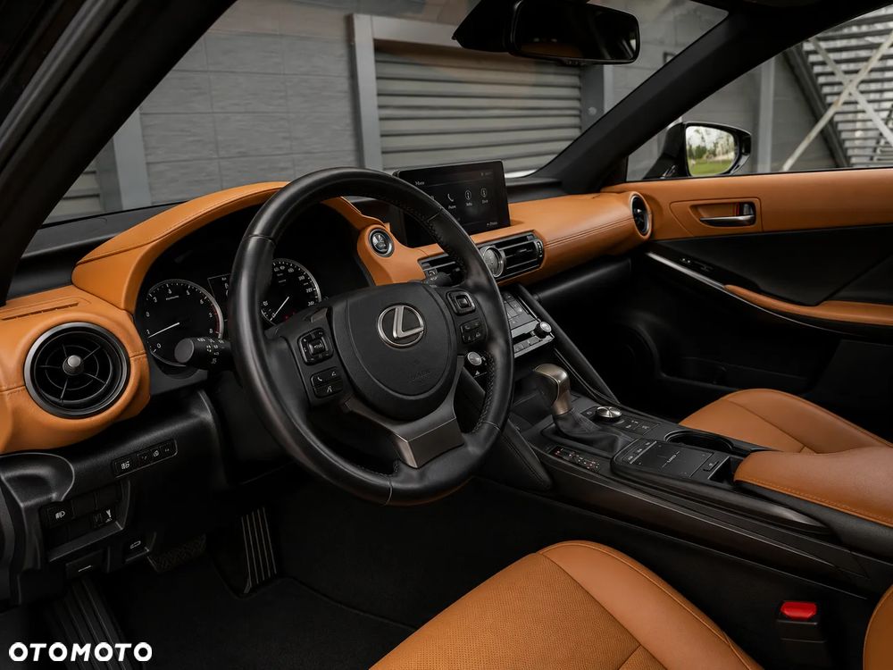 Lexus IS - 14