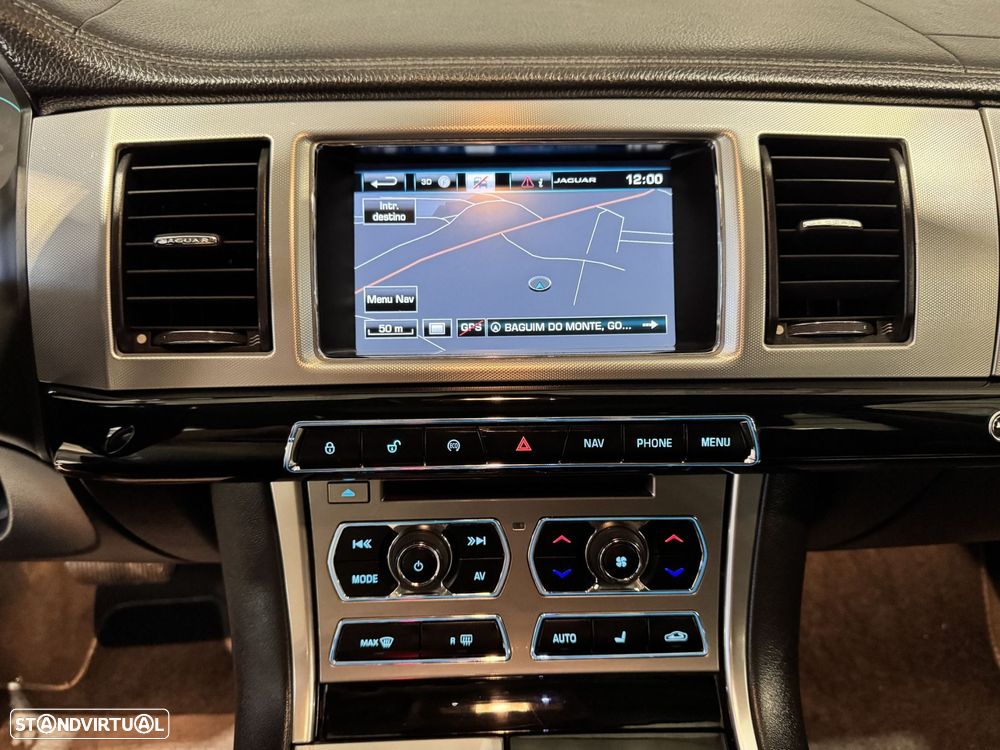 Jaguar XF Sportbrake 2.2 D R-Sport - 35