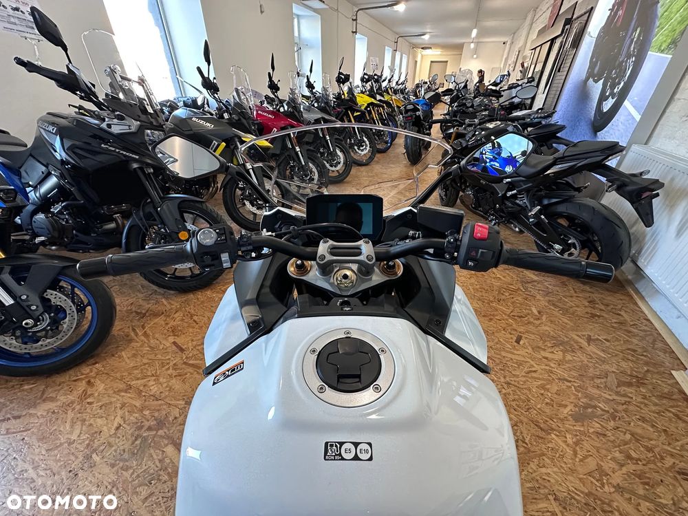 Suzuki GSX - 12