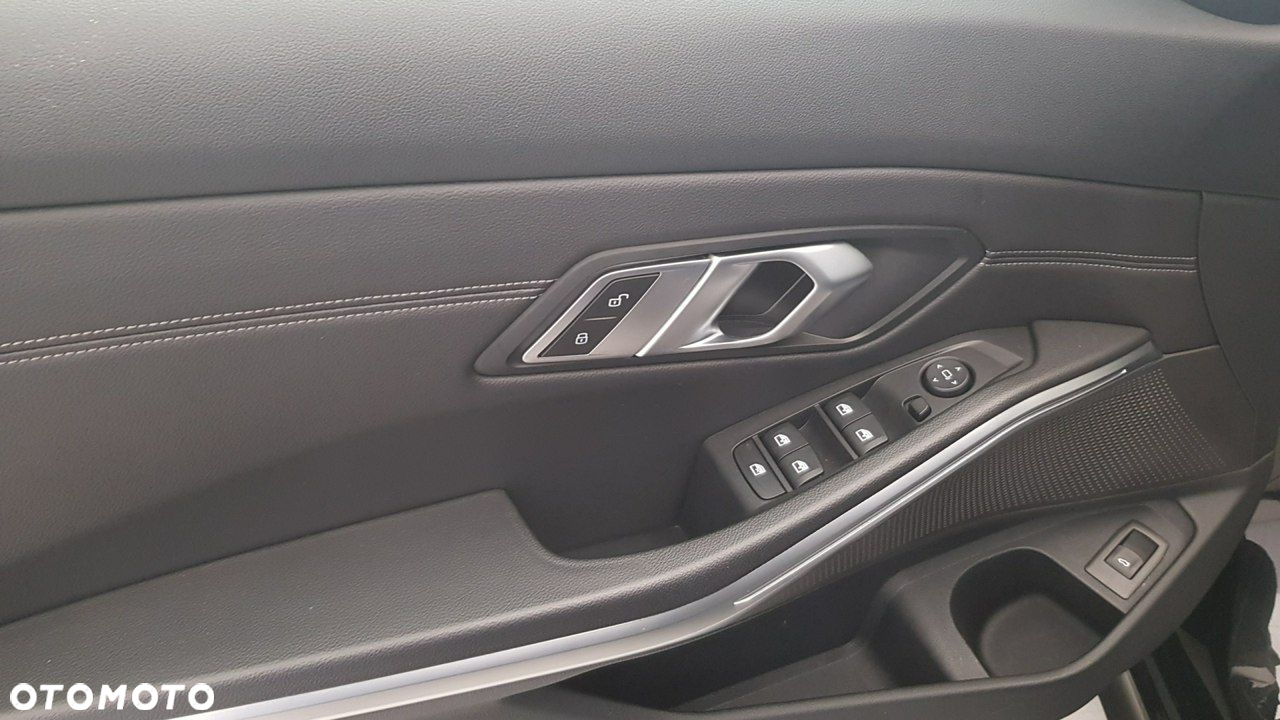 BMW Seria 3 - 25