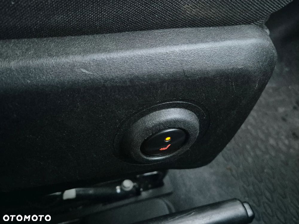 Iveco Daily 35S13, kontener 8PAL, winda 750KG, klima - 14