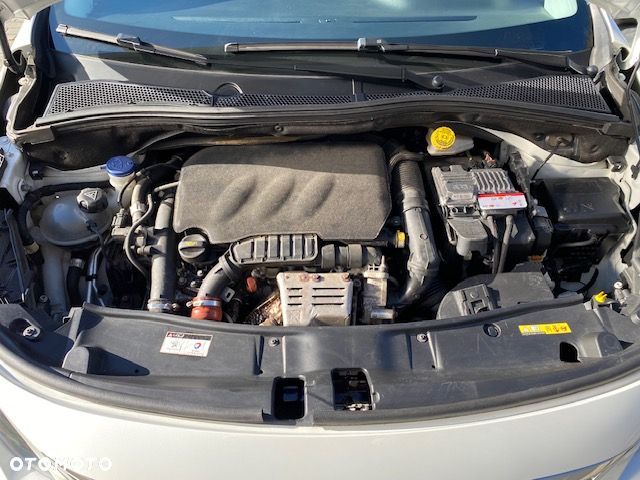 Peugeot 2008 1.2 Pure Tech GPF Style S&S EAT6 - 28