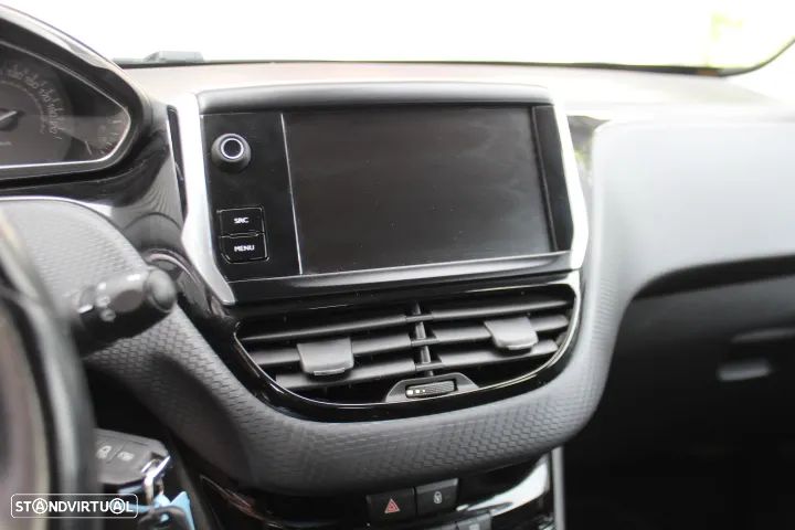 Peugeot 2008 1.2 PureTech Allure - 32
