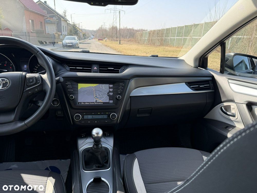 Toyota Avensis - 10