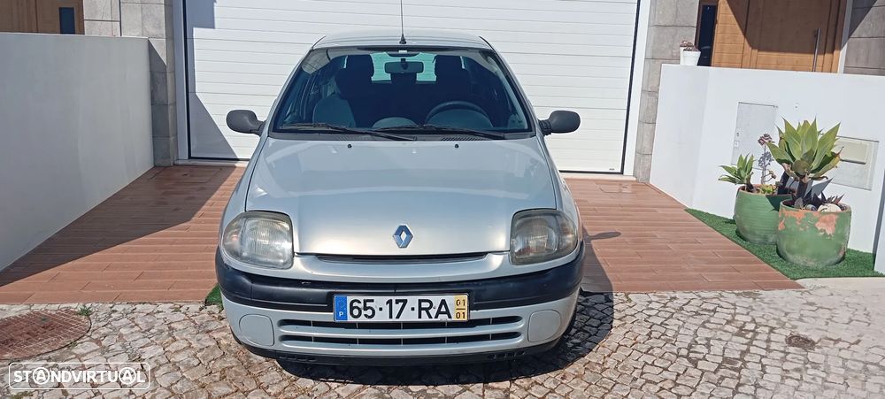 Renault Clio 1.2 RN - 1