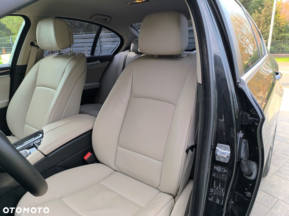 BMW Seria 5 520d xDrive - 23