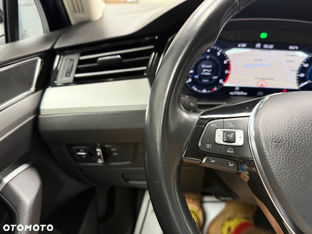 Volkswagen Passat - 15