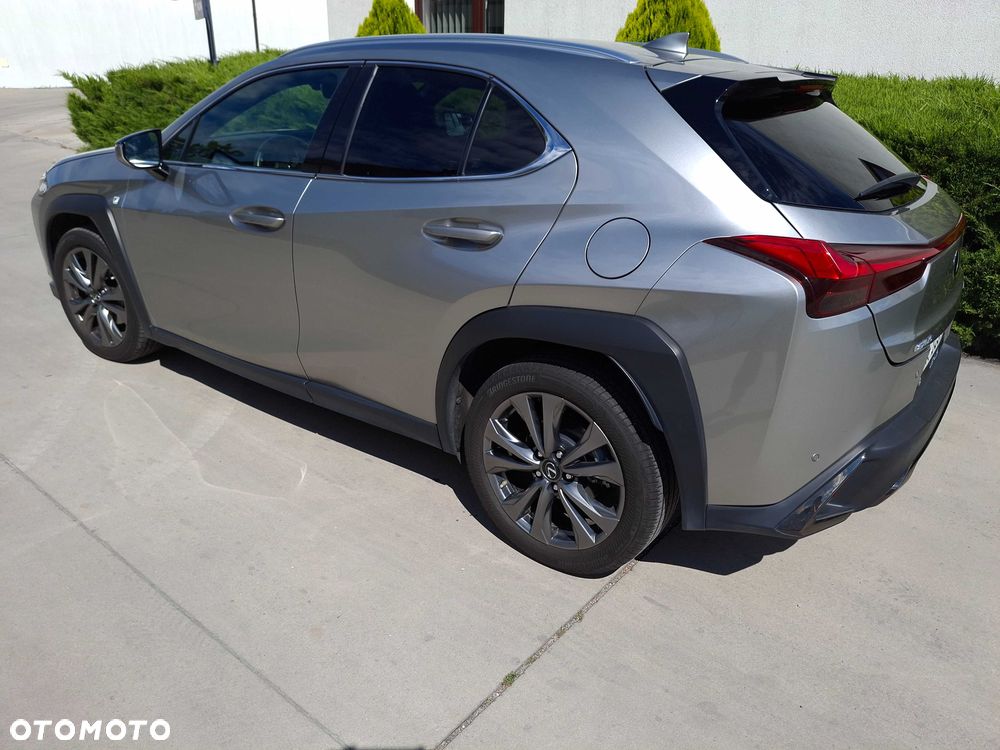 Lexus UX - 5