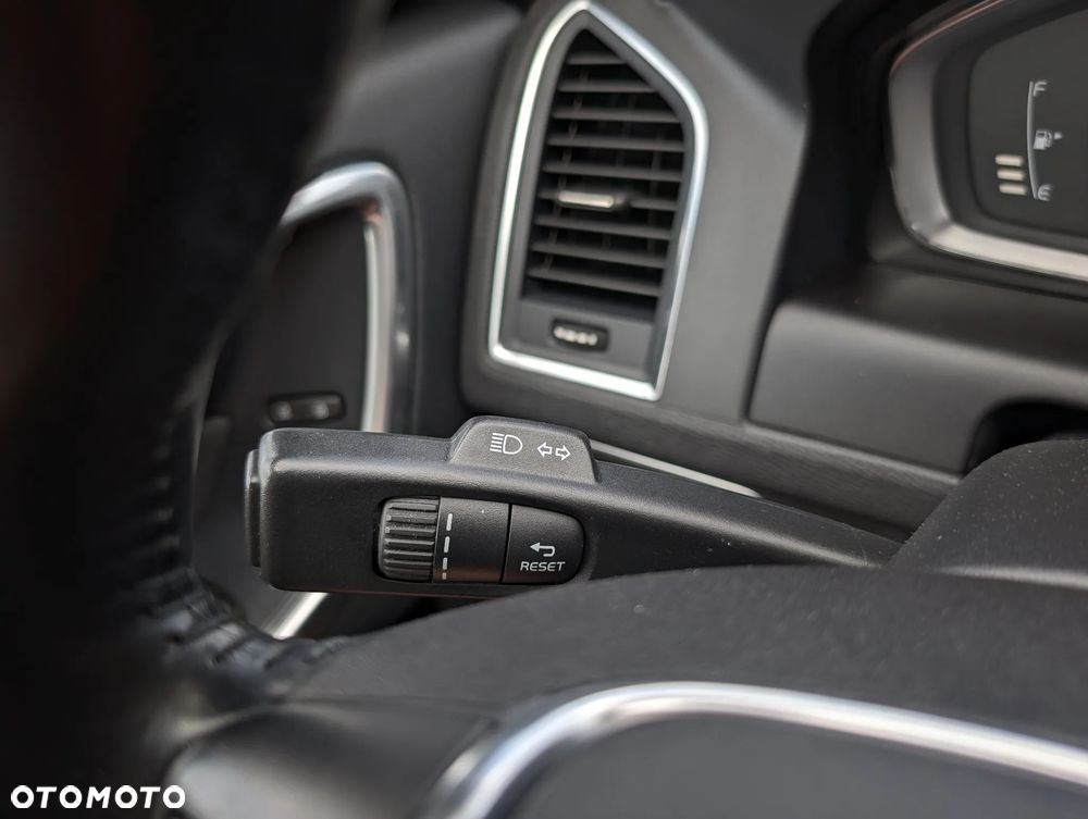 Volvo XC 60 D4 Momentum - 28