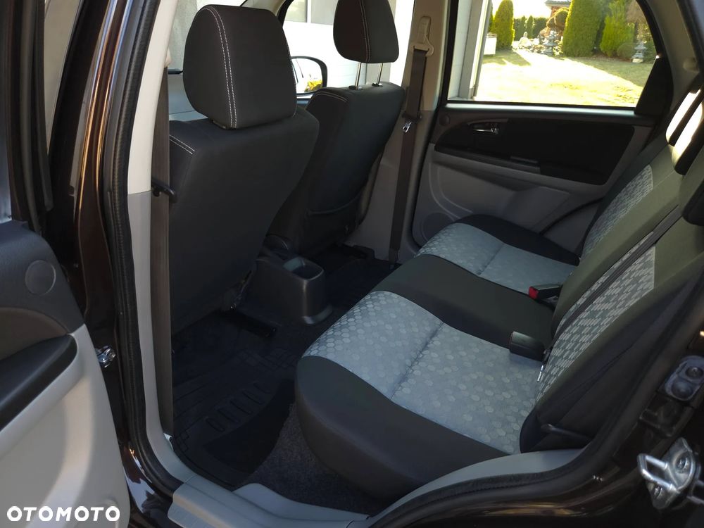 Suzuki SX4 1.6 VVT 4x4 Style - 37