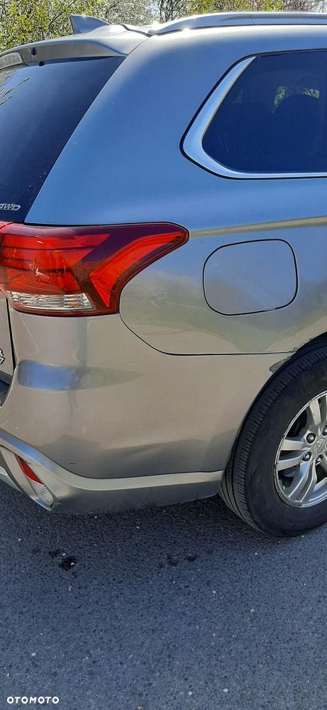 Mitsubishi Outlander 2.0 4WD Plus - 5