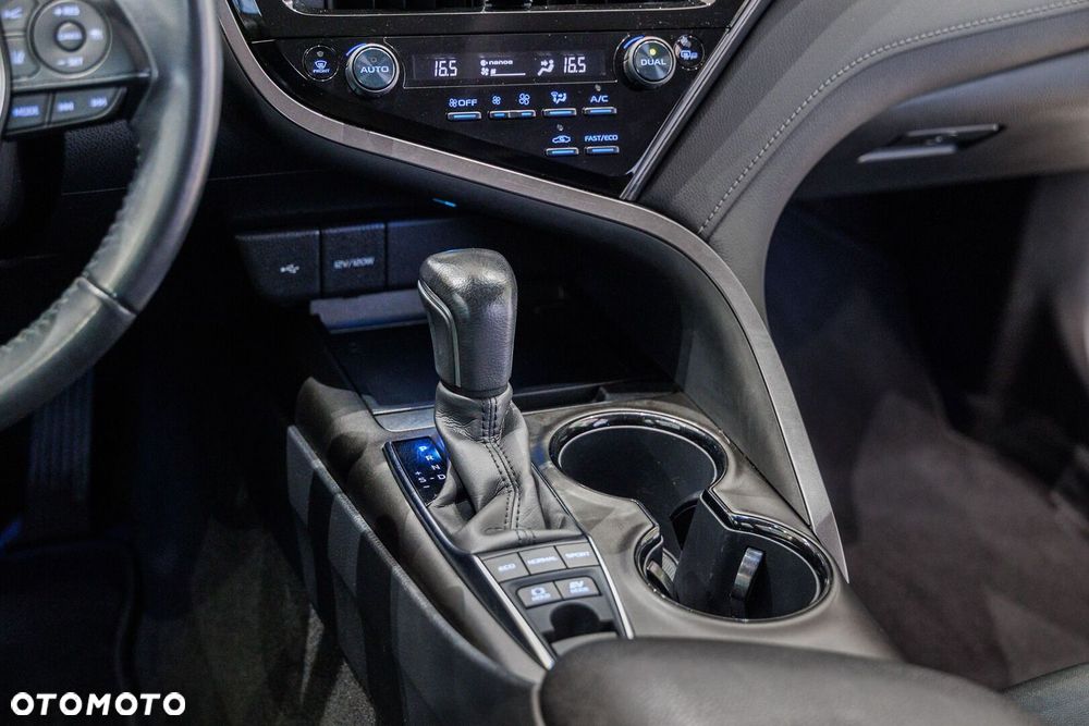Toyota Camry 2.5 Hybrid Comfort CVT - 27