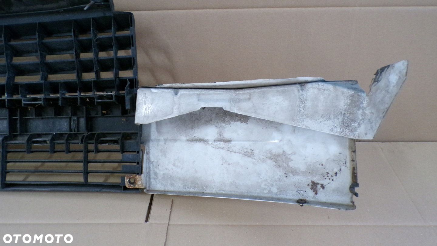 VW TRANSPORTER T4 ATRAPA GRILL - 10
